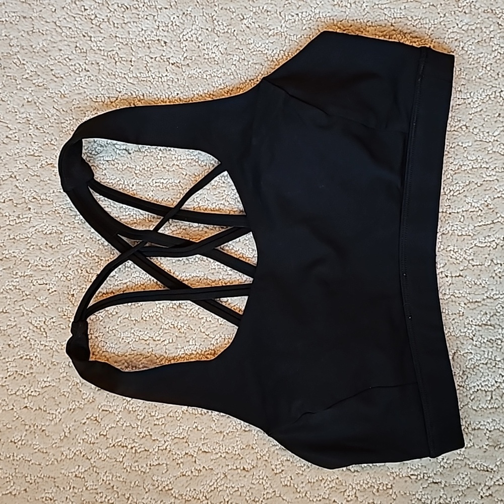 Lululemon Free to be Serene Bra